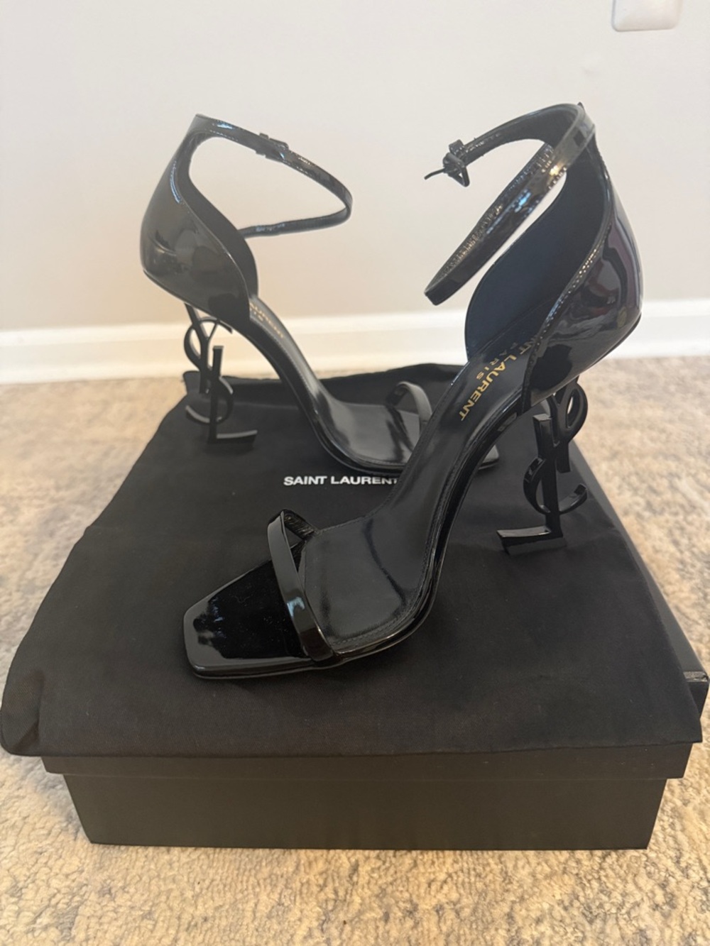 LIKE NEW!!!!! Saint Laurent Black Patent Leather Opyum Heel Ankle-Strap Sandals